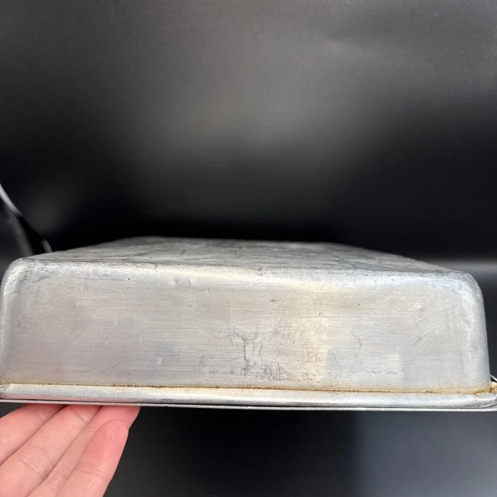 Vintage Aluminum 12 3/4 x 9 x 2 1/4 Bakeware Rolled Rim with slide on lid